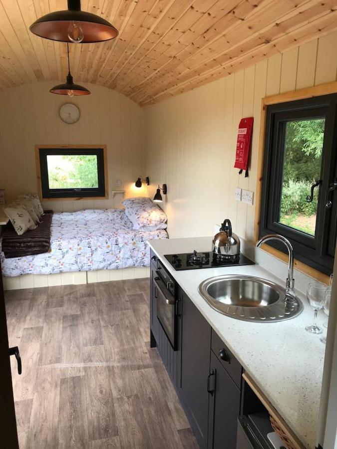 Sunset Shepherds Hut Тонтън Екстериор снимка